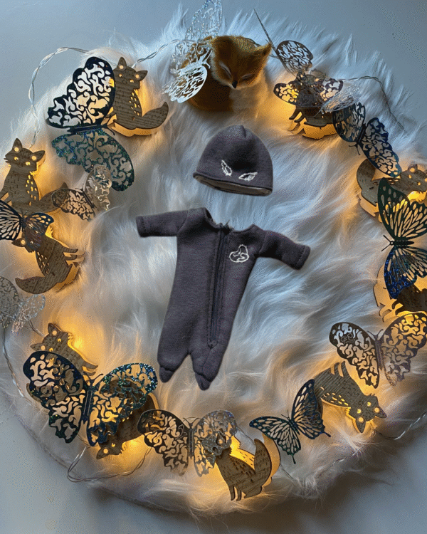 🌫️Pyjama d’adieu “Ailes du Cœur” – Coloris gris perle – Création unique Coeur d’ELdothao