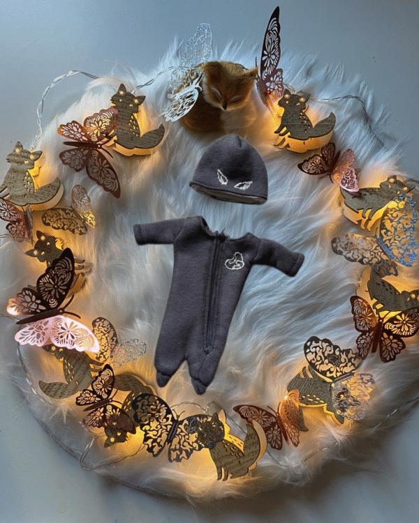 🌫️Pyjama d’adieu “Ailes du Cœur” – Coloris gris perle – Création unique Coeur d’ELdothao